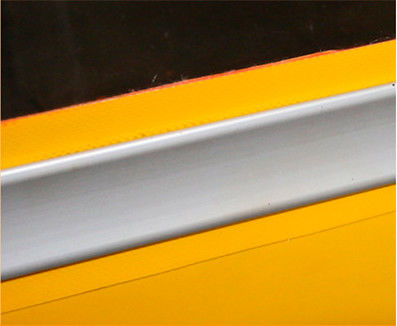 Außentür aus sprungsicheren Stoffen