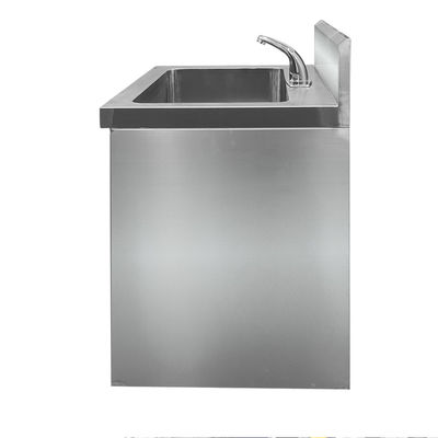 Reinigung und Desinfektion von Waschbecken aus Edelstahl 304