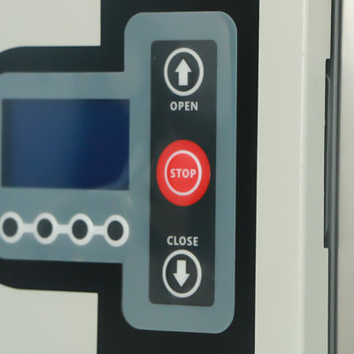 Industrie-Heavy-Duty-Luftdusche mit segmentiertem Winddichtes Design und 0,8 mm zerreißfestem Vorhang für ISO 14644-1-konforme Reinräume