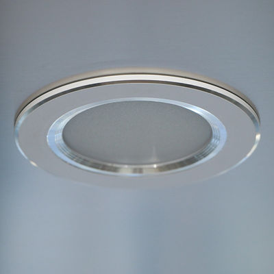 Hochgeschwindigkeitsluftdusche mit HEPA-Filtration und Sicherheitssensoren für den Zugang zum Reinraum