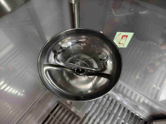 Notfall-Sicherheitsdusche und Augenwaschraum mit SUS304 Edelstahlgehäuse, Duschfluss von 120 bis 180 L/min und kompakter Größe von 1000 × 1000 × 2400 mm