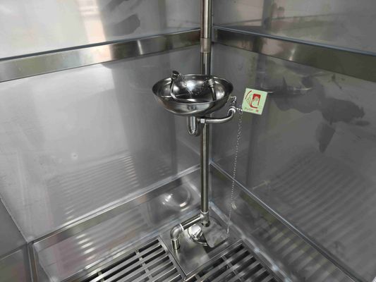 Notfall-Sicherheitsdusche und Augenwaschraum mit SUS304 Edelstahlgehäuse, Duschfluss von 120 bis 180 L/min und kompakter Größe von 1000 × 1000 × 2400 mm